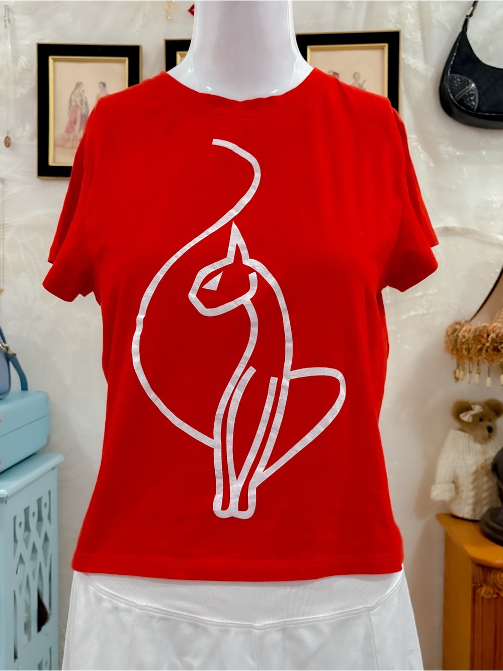 Casual Y2K style girly cat white graphic red baby tee